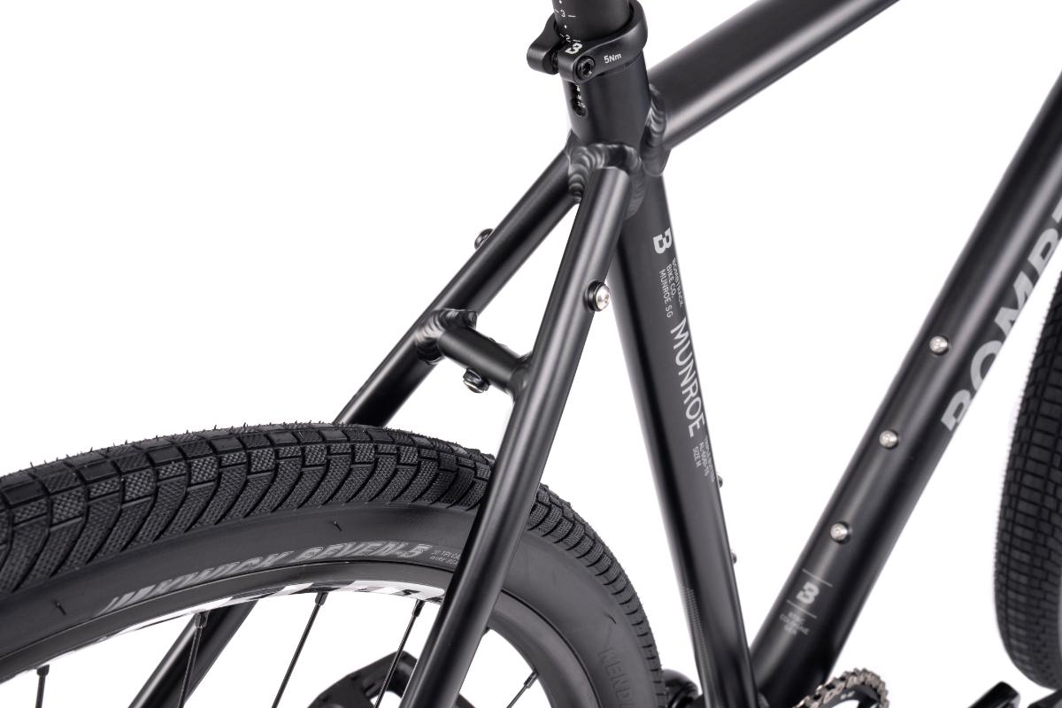 BT MY24 Munroe SG matt black print 09