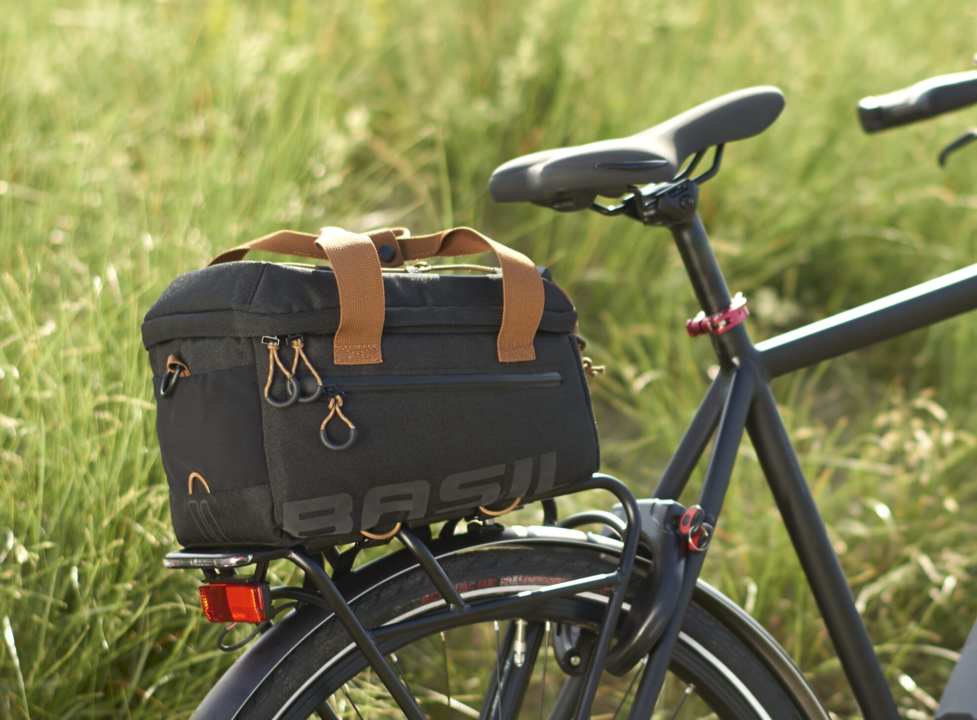 スポーツタイプの自転車ならこんなにおしゃれなバッグをつけられる ライトウェイバイクブランドサイト