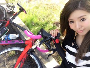 スポーツバイクでもネイルは出来る ちゃりん娘 青山友美