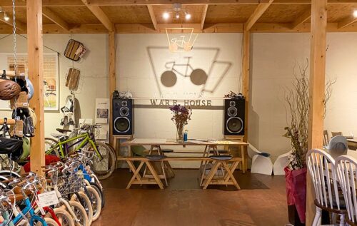 香り立つコーヒーを片手に、気軽にビスポークを楽しむ。 ―くつ…