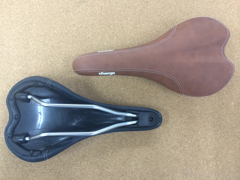 charge サドル spoon クロモリレール パンチングレザー