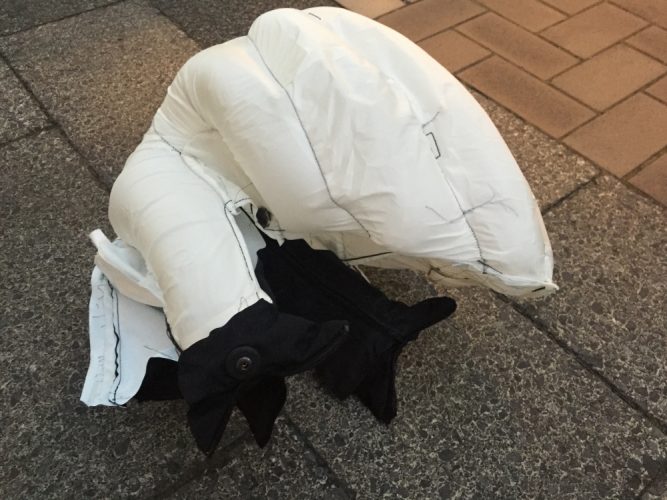 あ、まずい！今、コケてる！その時、エアバッグが作動した。