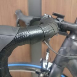初心者でも巻きやすいバーテープ BBB「レースリボン カーボン」