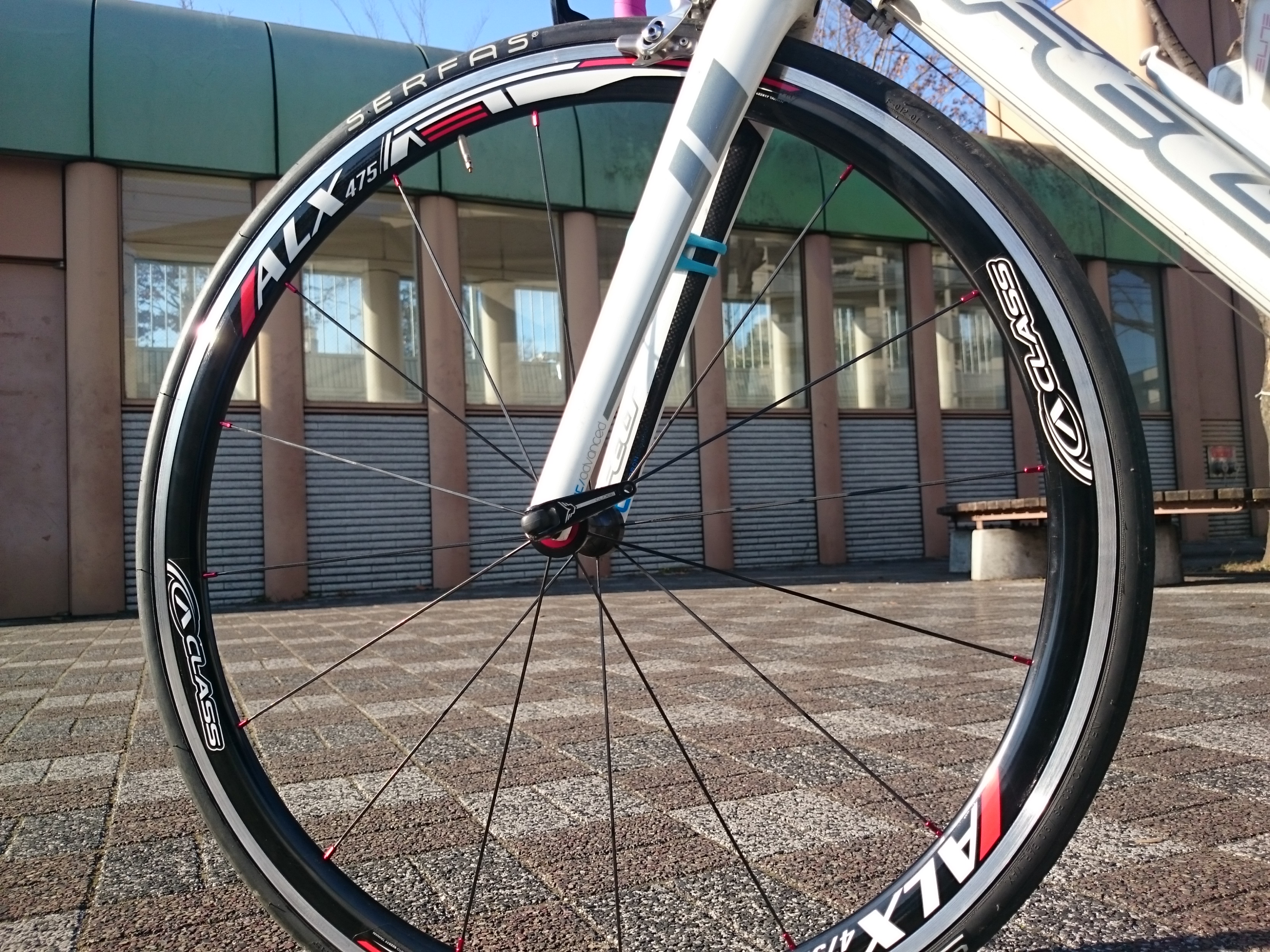 Amazon.co.jp: 自転車ホイールセット ロードホイールセット 700CシングルスピードVブレーキ合金ホイール ロードバイク  アルミニウム合金二層リムによりホイールセットの安定したパフォーマンス 、 マウンテンバイクリムホイールセット ベアリング 6個 超軽量ホイール 