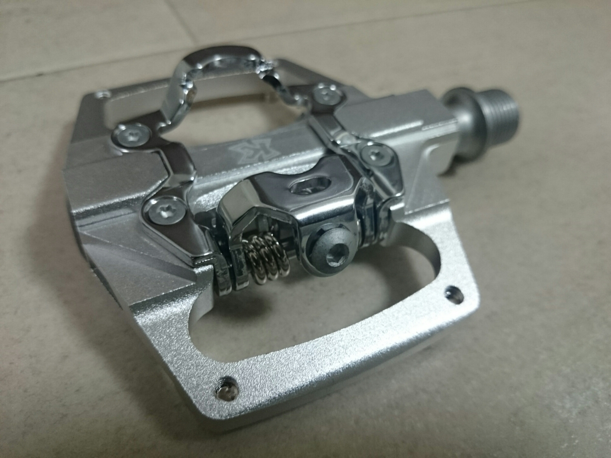 軽量スタイリッシュな片面フラット/ビンディングペダル | KCNC 軽量スタイリッシュな片面フラット/ビンディングペダル | KCNC