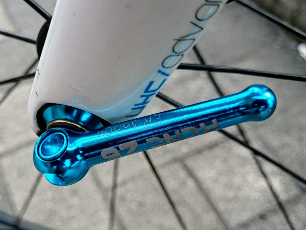 ロードバイクの初カスタムにオススメ Kcnc スキュワーz6