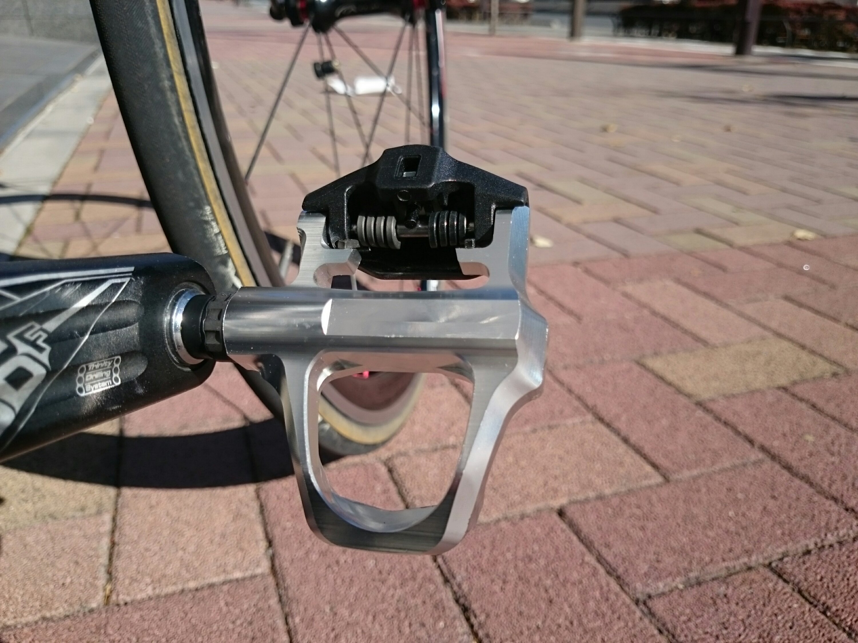 ケーシーエヌシー(KCNC) 自転車用ペダル レッド one size KYREX スリムロードプラットフォーム
