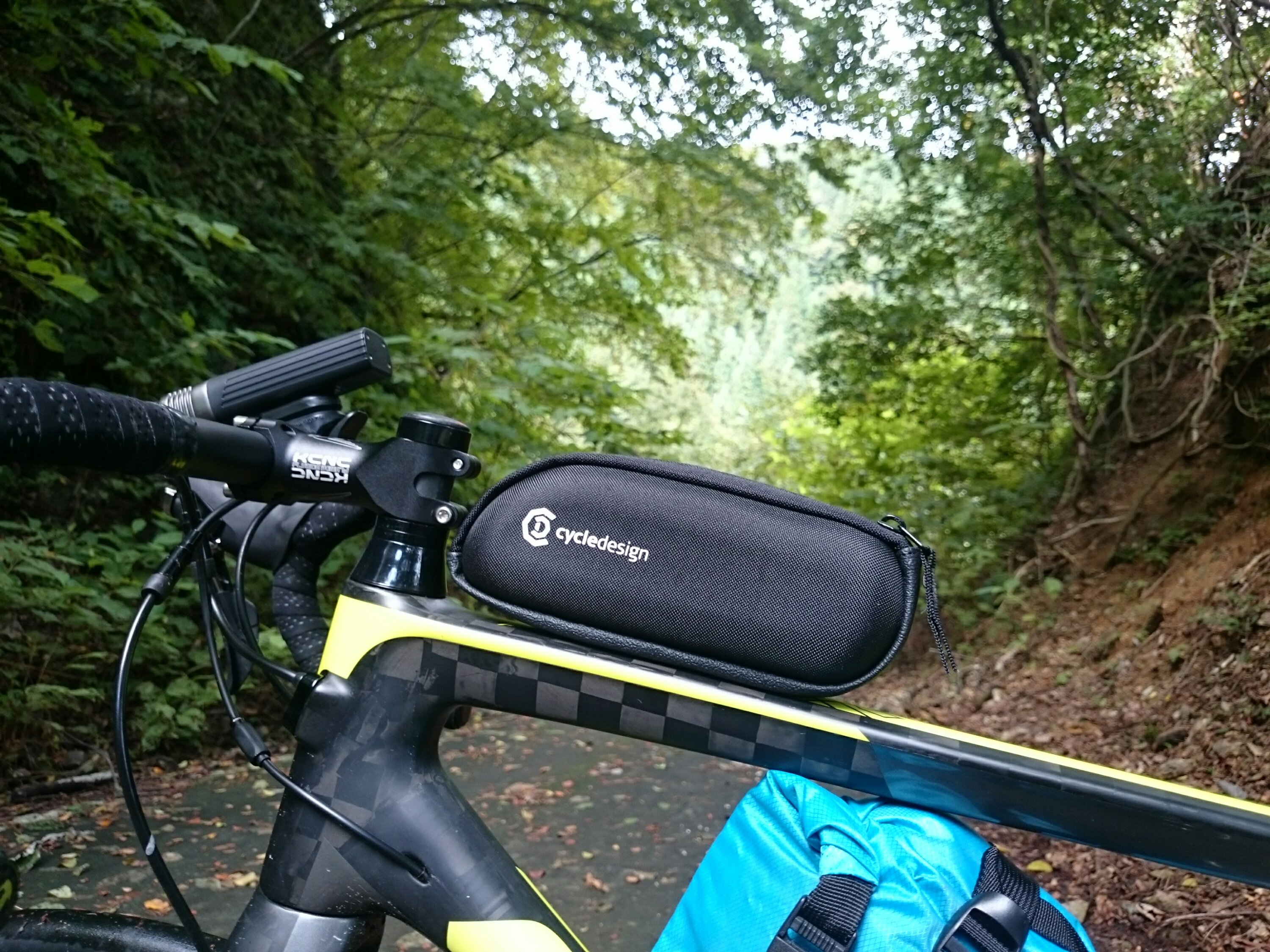 トップチューブのダボ穴に装着できる サイクルデザイン EVAフレームバッグ