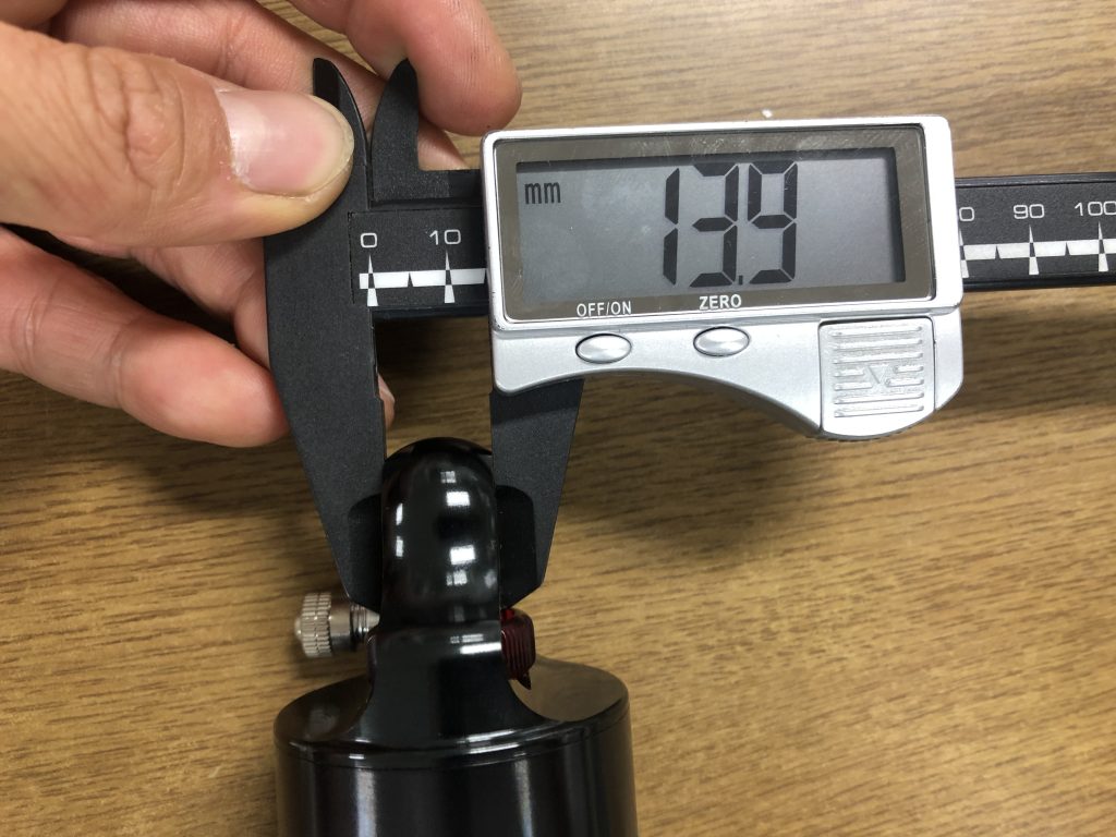 SR SUNTOUR RS17 RAIDON-R AIR 取付部分の各サイズ SR SUNTOUR RS17 RAIDON-R AIR 取付部分の各サイズ