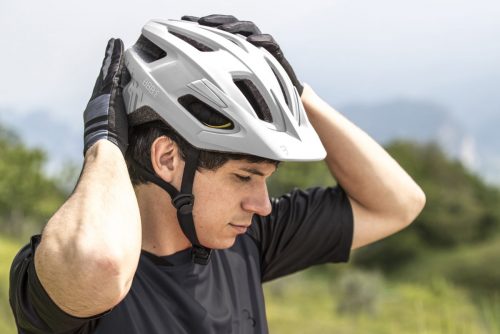 MIPS採用ヘルメットの新製品を発売