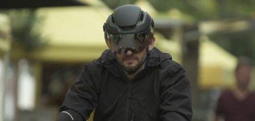 大型シールド付きヘルメットの新製品を発売