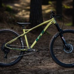 新設計のトレイル向けハードテイルMTB「ザスカーLT」の販売を開始