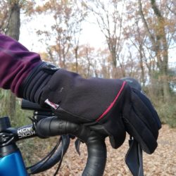 0℃でも使える暖かさと高い操作性が特徴の自転車グローブ BBB 「コールドシールドグローブ」 インプレ レビュー