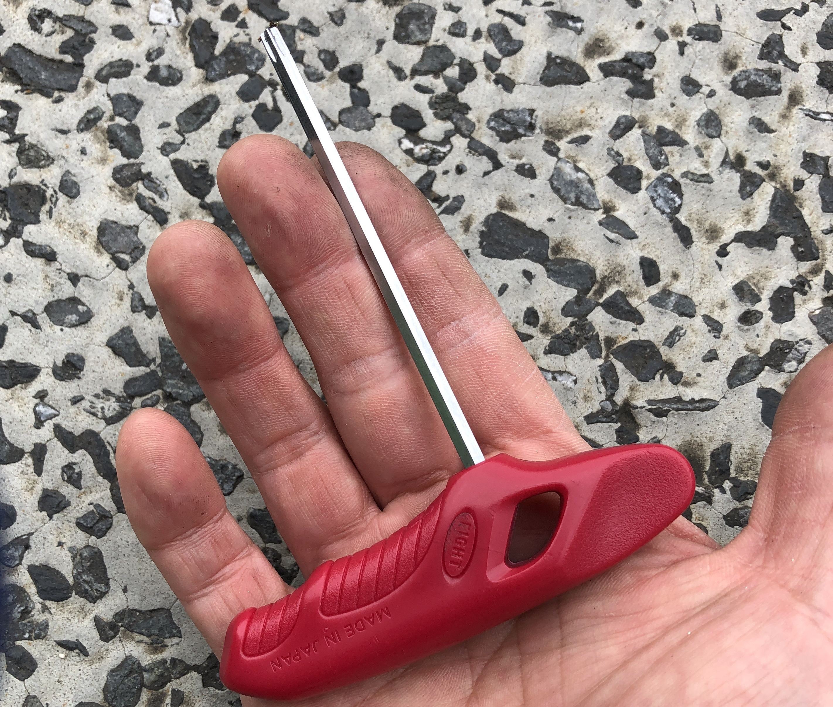 ディスクブレーキローターボルトの脱着を楽にする エイトのt型トルクスレンチの紹介