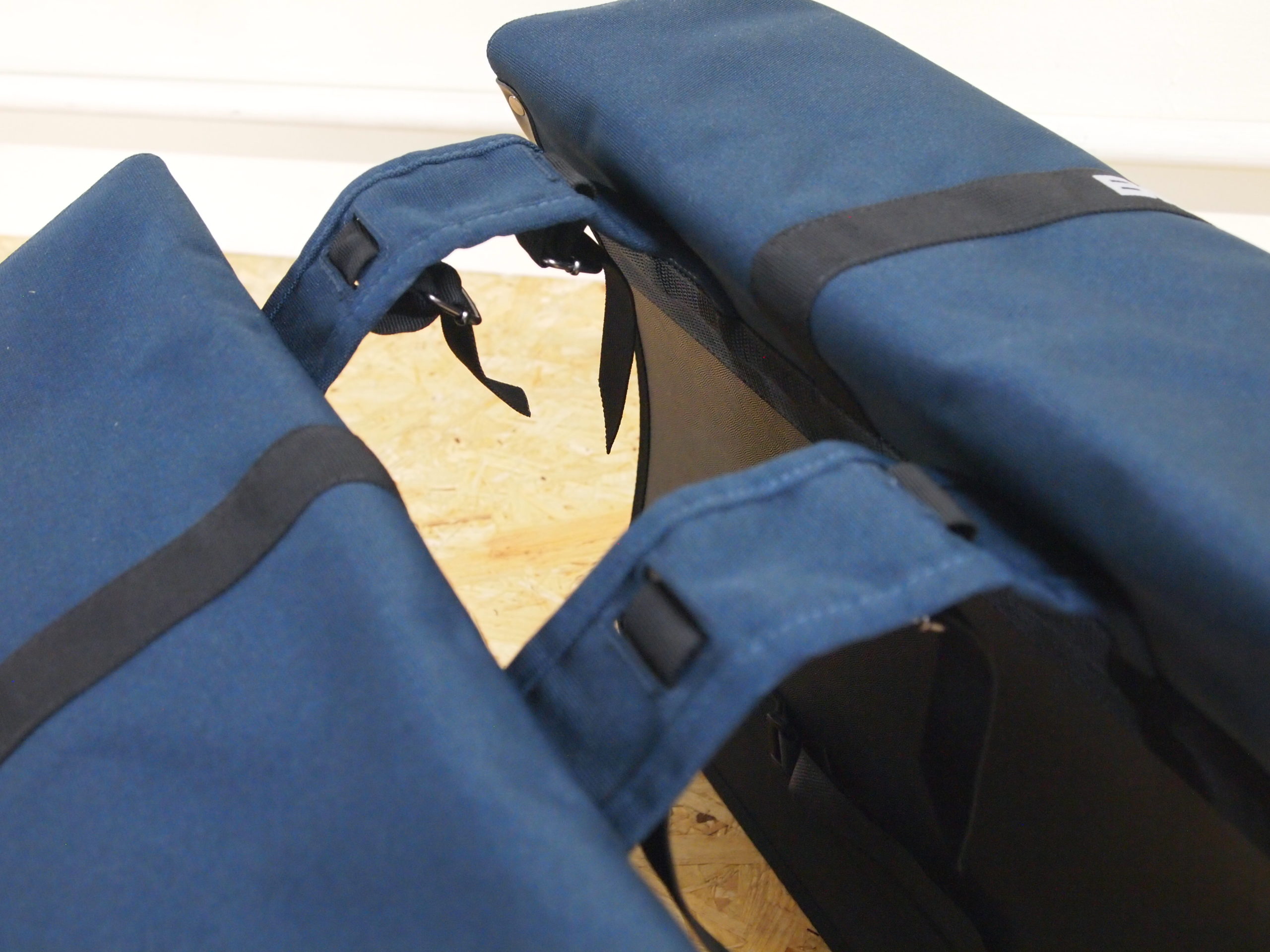 バックパックからパニアバッグへ「BASIL FORTE DOUBLE BAG」の紹介