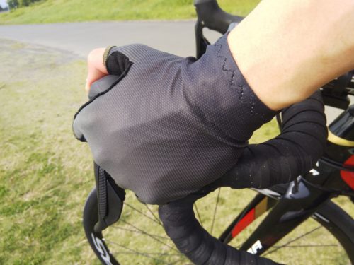 今年のレースすべてで選択したグローブ 「BBB スピード B…