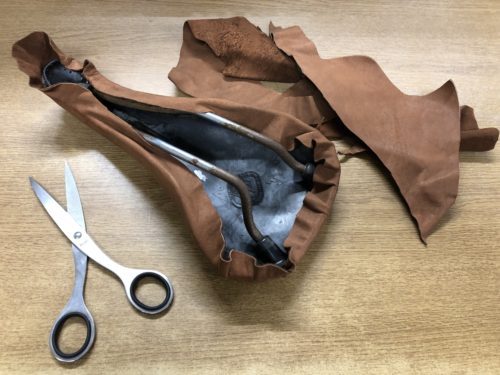 ボロボロになったサドルを張り替えて復活させる方法