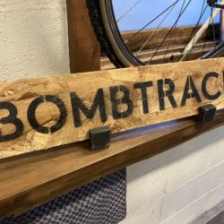 東京・墨田区千歳にある「イーストリバーサイクルズ」にて、BOMBTRACK ポップアップショップ！1/8-30