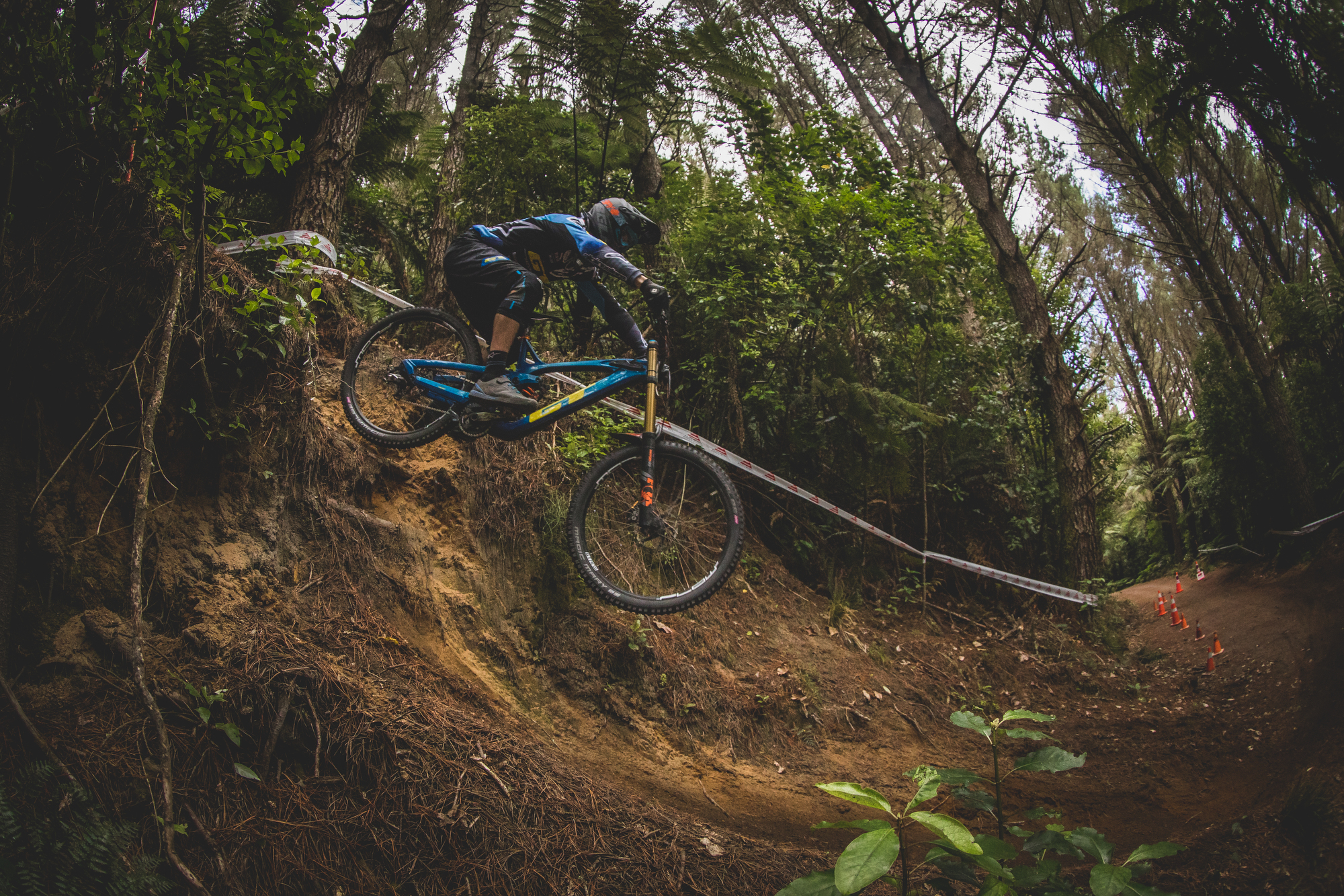 FULL TRAVEL ❘ GT Bicycles サスペンション開発史」 ブランド50