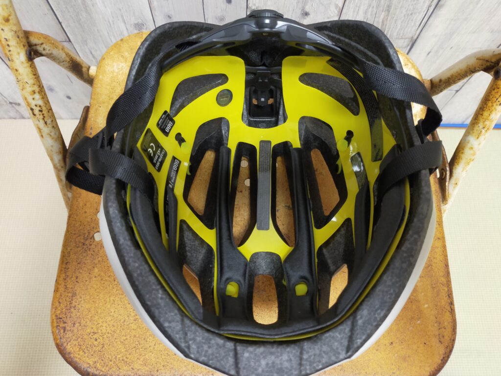 ロードとMTB兼用できる MIPS搭載ヘルメット | BBB DUNE MIPS 2.0
