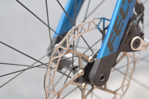 KCNCでディスクロード軽量化!! 肉抜きカラースペーサープ…