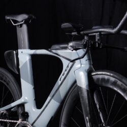 FELT　究極のチャンピオン・トライアスロンバイク、FELT IA Advanced Ultegra Di2 新モデル登場