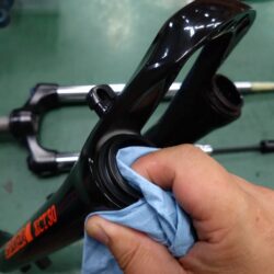 自転車のフロントサスペンションフォークのメンテナンスガイド
