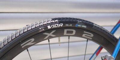 滑りにくくて走りが軽いクロスバイク用タイヤ | SERFAS VIDA 比較レビュー
