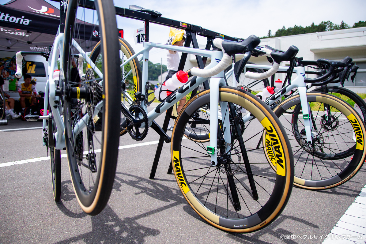 FELT Bicyclesが弱虫ペダルサイクリングチームにFR Advanced