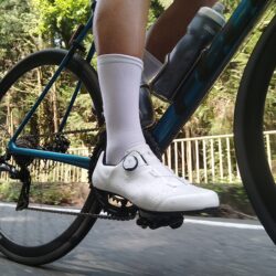 FLR史上で最もワイド！ 新型カーボンコンポジットソール採用ロードシューズ | FLR FNT-5 レビュー