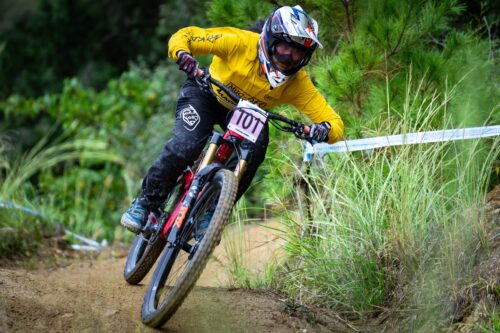 Crankbrothersがダウンヒルライダーの藤森美空選手…