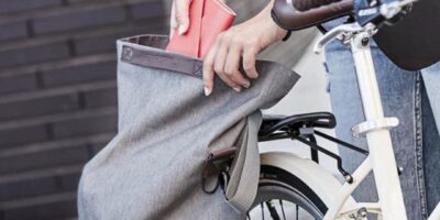 BASILから自転車から降りても自然なスタイルで使えるサイド…