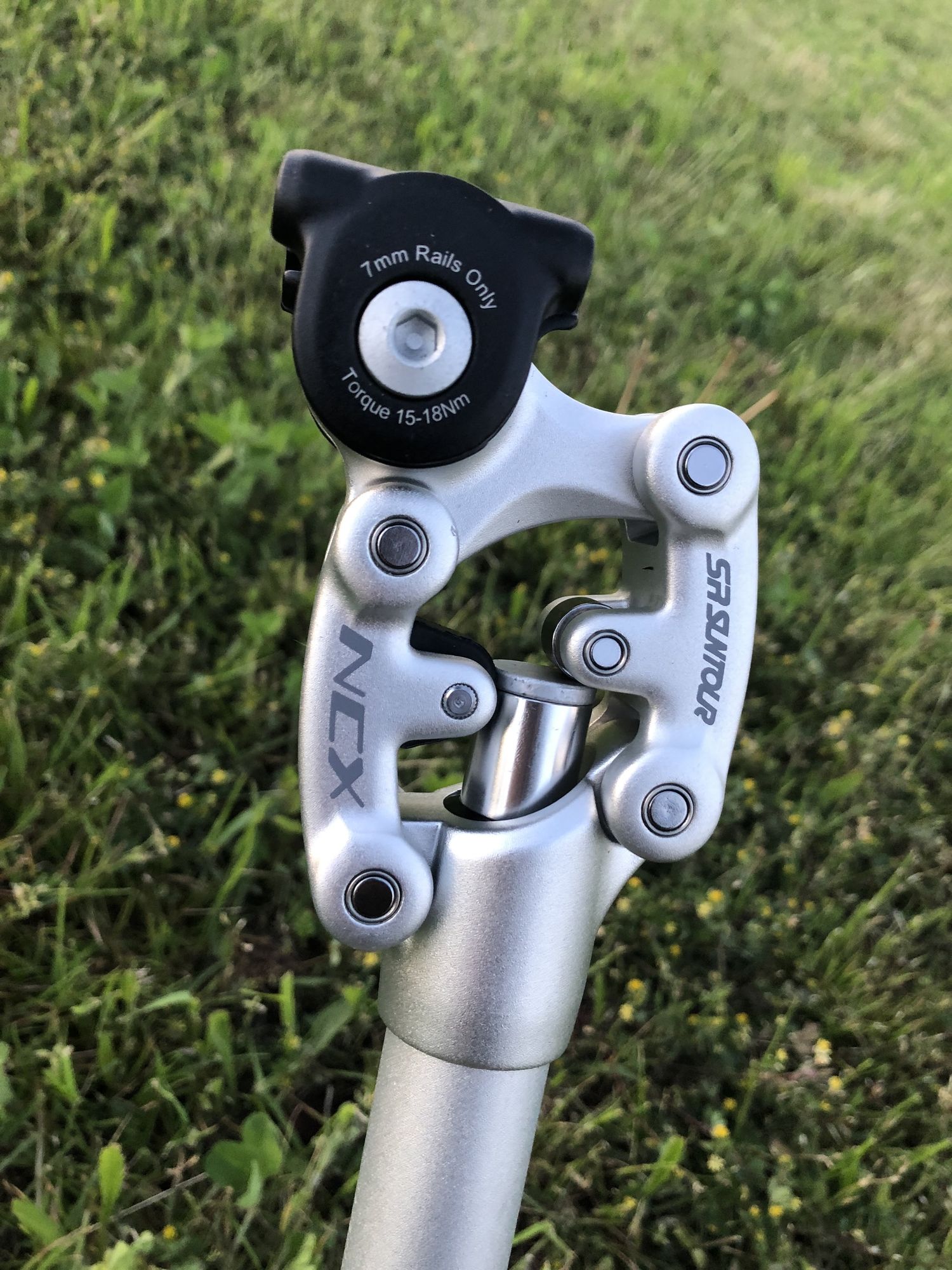 Amazon.co.jp: SR SUNTOUR SP12-NCXサスペンションシートポスト、ショックアブソーバーポスト、マウンテンバイクシートポスト 、ほとんどのマウンテンバイクおよびシティバイク用サスペンションMBTシートポスト、MTB、27.2 / 28.6 / 30 / 30.4 / 30.8  / 31.6 / 33.9 X 350 