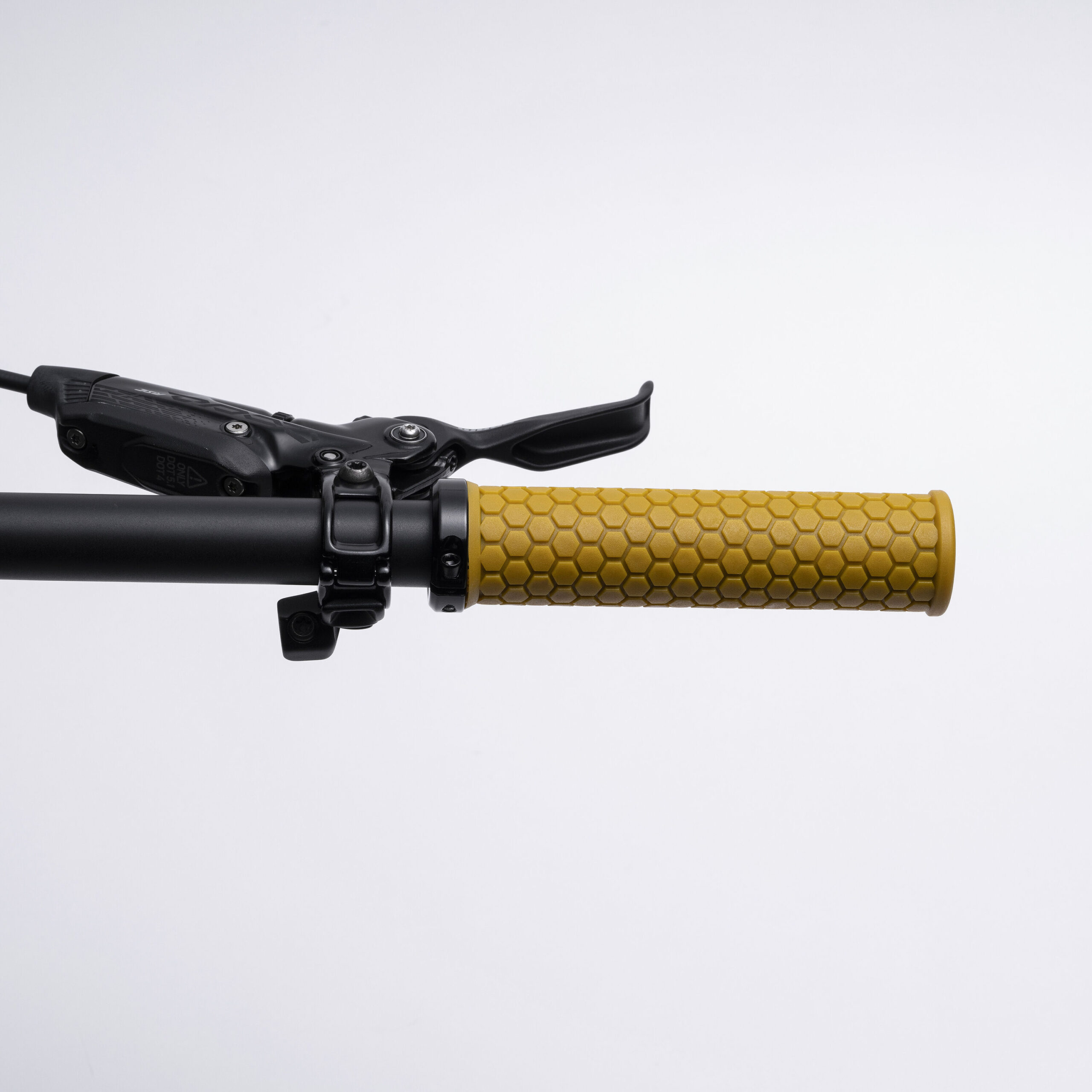 Feature_402925010006_FHG-01_Honey_dijon_assembled-large-3