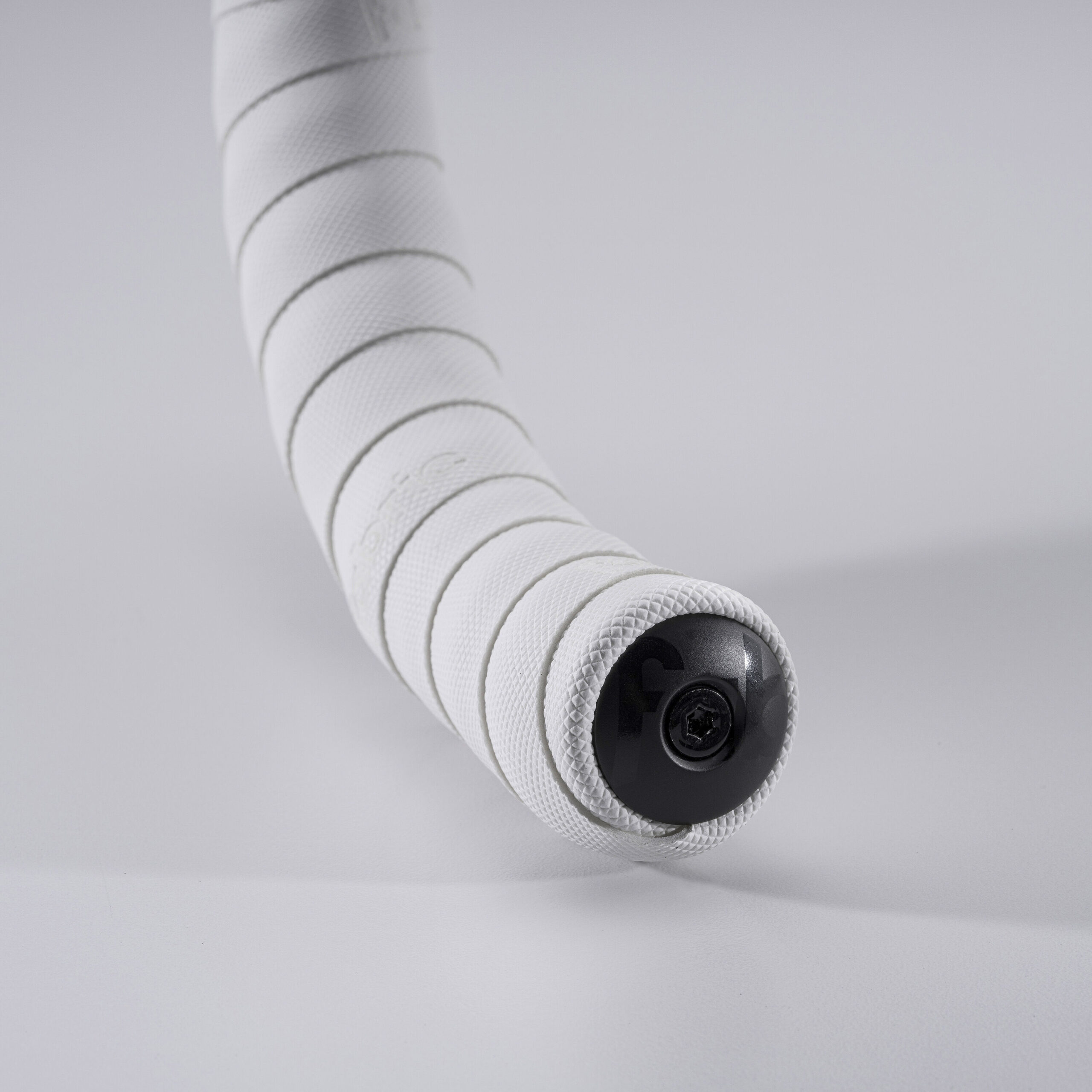 Feature_402977030307_FHT-03_Knurl-Gravel_white_assembled-end-plug-large-2