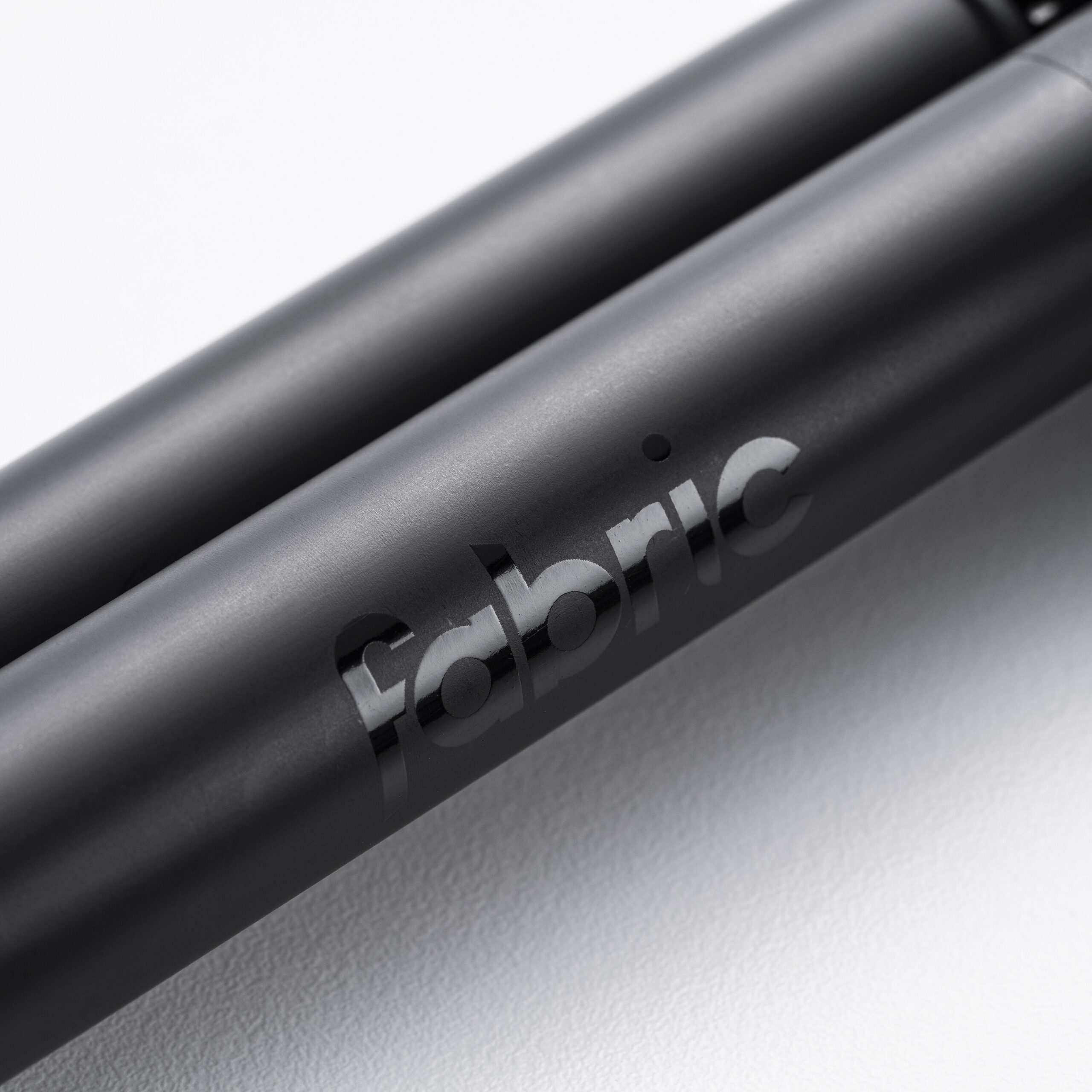 Feature_404961010001_FMP-01_MiniBar_black_close-up_barrel-large-2