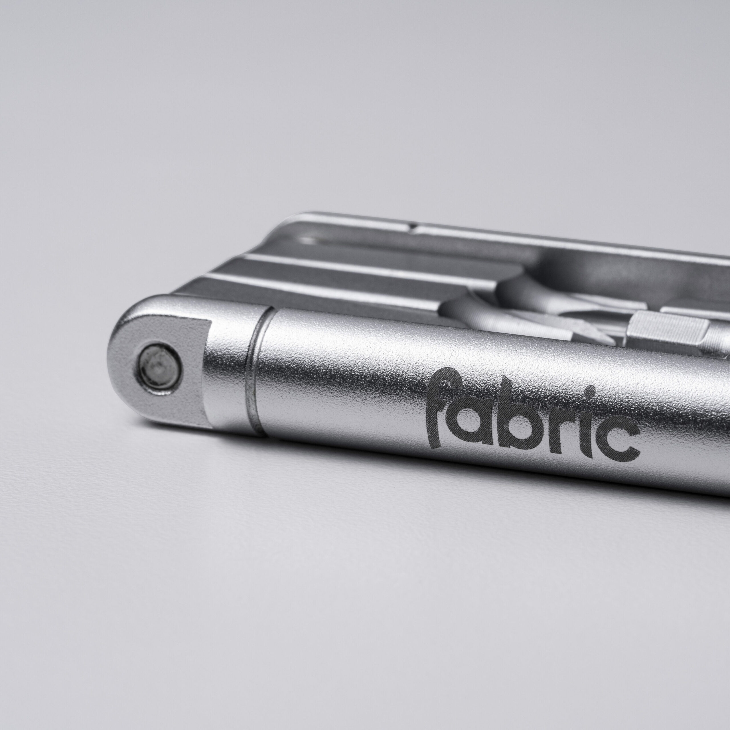 Feature_407745020809_FTL-02_EightTool_silver_close-up-sideplate-large-1