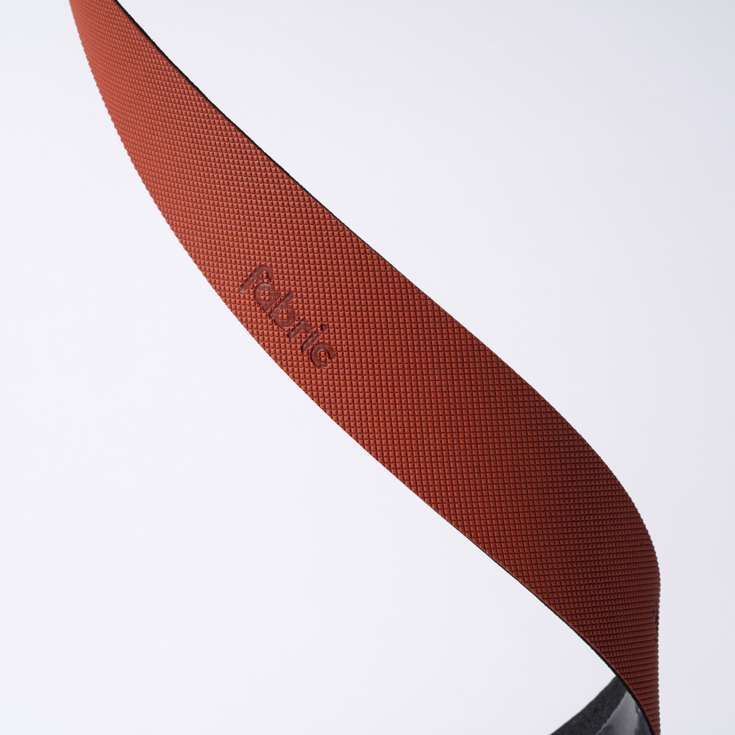 Feature_402977030313_FHT-03_Knurl-Gravel_crimson-red_close-up-texture-large-1
