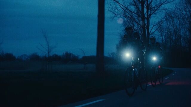 BEAT the dark with bike lights this winter. 

#bbbcycling #bicyclelight #rearlight #sendyoursignal #partofyourride #サイクリング #ロードバイク #グラベルロード #ライト #ナイトライド( #📷 @bbbcycling )